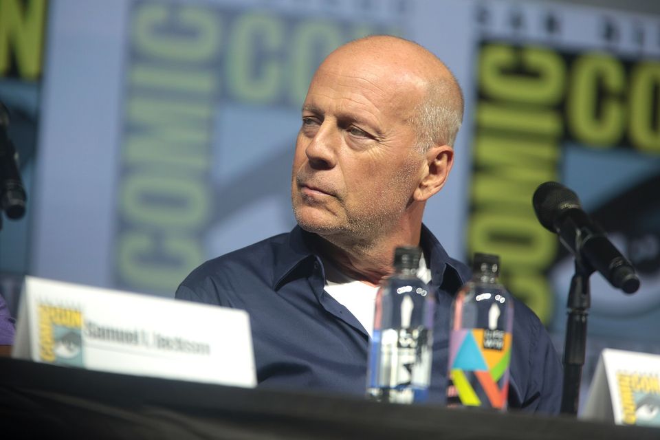 Bruce Willis: cos'è la demenza fronto-temporale, la malattia di cui soffre l'attore?